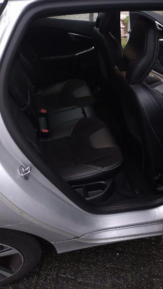 Volvo V-40 v-40 D2 2.0 diesel R-design 80.000 km Nieuwe auto!!!! Supermooi! picture 20