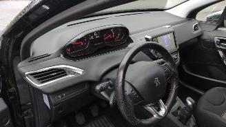 Peugeot 208 1.2 vti allure luxe auto gebruikers schade picture 9
