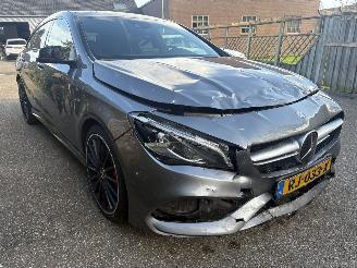 Schadeauto Mercedes AMG CLA  45 AMG  4-MATIC 381 PK AUTOMAAT PANORAMA 2017/3