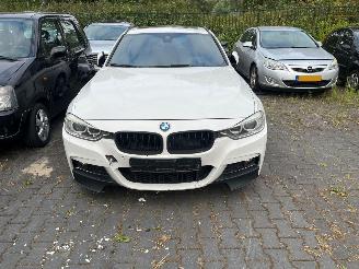 Voiture accidenté BMW 3-serie 320d 2.0 16V Combi/o  Diesel 1.995cc 135kW (184pk) 2015/3