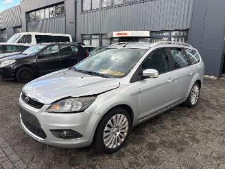 damaged passenger cars Ford Focus Wagon 1.8 2010/3