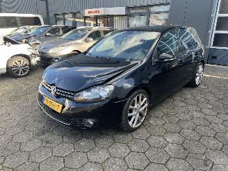 Vaurioauto  passenger cars Volkswagen Golf 2.0 TDI Highline 103KW 2009/7
