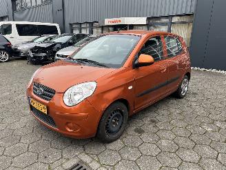 Vaurioauto  passenger cars Kia Picanto 1.1 12V 2009/6