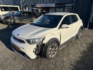 Coche accidentado Kia Stonic 1.0 T-Gdi Comfortplusline Navigator 2017/5