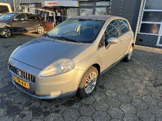 Damaged car Fiat Grande Punto 1.4 Edizione 2006/9
