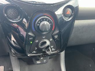 Peugeot 108 1.0 E-VTI ALLURE picture 14