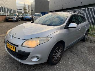 Coche accidentado Renault Mégane Grandtour 1.6 16V Combi/o 4Dr Benzine 1.598cc 74kW (101pk) FWD 2009-05/2015-08 (KZ0H; KZ1R) K4M848; K4MP8 2010/10