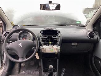 Peugeot 107 107, Hatchback, 2005 / 2014 1.0 12V picture 25