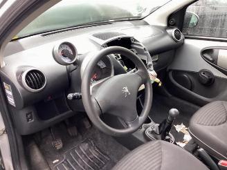 Peugeot 107 107, Hatchback, 2005 / 2014 1.0 12V picture 11