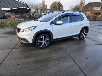 Unfallwagen Peugeot 2008 1.2 PureTech Allure 2018/3