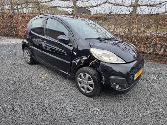 damaged passenger cars Peugeot 107 1.0 Active 2012/10