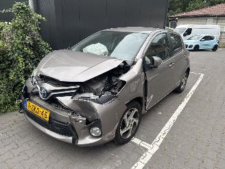 Damaged car Toyota Yaris 1.5 Hybrid Lease 2015/1