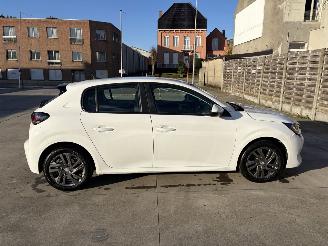 Peugeot 208  picture 26