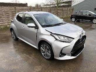 skadebil auto Toyota Yaris 1.5i - 12V HYBRID 2023/12