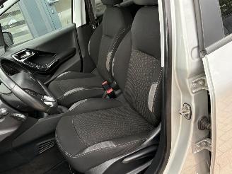 Peugeot 208 1.2 PureTech Style 5 deurs | Navi Lm-velgen Pdc picture 14