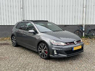 Voiture accidenté Volkswagen Golf 2.0TSI GTI 2017/1