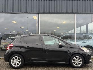 Peugeot 208 1.2 PureTech Style Pack AUTOMAAT picture 3