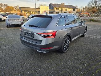 Coche accidentado Skoda Superb Hybride 160 kW L&K 2023/11