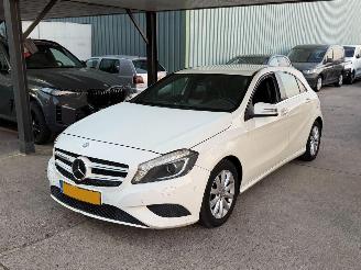 krockskadad bil auto Mercedes A-klasse 180cdi  NAP LED XENON 2014/3