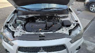 Mitsubishi Outlander 2.0 i 147pk automaat picture 13