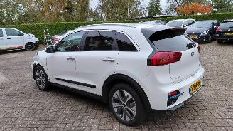 Vaurioauto  passenger cars Kia e-Niro 64 kwh  150pk leer navi    clima 2021/8