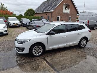Vaurioauto  passenger cars Renault Mégane 1.2 tce  85 kw  navi 2015/2