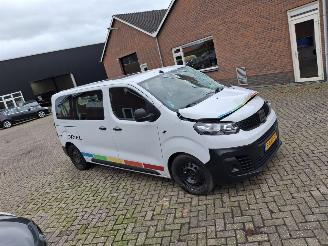 uszkodzony samochody osobowe Fiat Scudo 75kwh      lang    136pk  9 persoons 2022/8
