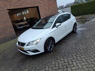 krockskadad bil auto Seat Leon 1.5 tsi  fr   pano  131pk  clima 2019/2