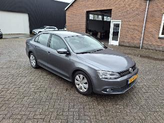 krockskadad bil bedrijf Volkswagen Jetta 1.2 tsi 77kw navi airco 2011/8