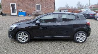 begagnad bil auto Renault Clio 1.0i zen  navi clima  91pk 2021/12