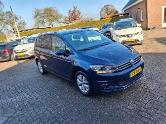 Unfallwagen Volkswagen Touran 1.2 tsi  81kw 7 persoon   navi 2018/1