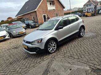 damaged passenger cars Volkswagen Polo 1.2 tsi AUTOMAAT  90PK   NAVI CLIMA 2016/9