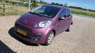 Unfallwagen Peugeot 107 1.0i 5drs airco 2014/5