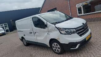 krockskadad bil bedrijf Renault Trafic 2.0 dci 150pk automaat navi  airco 2024/9
