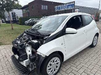Vaurioauto  passenger cars Toyota Aygo 1.0 VVT i X-PLAY DIEFSTALSCHADE! 17796 KM BOUWJAAR 2018  6750 EURO 2018/9