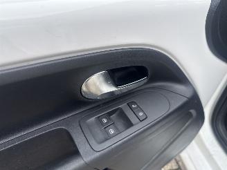 Volkswagen Up! 1.0 BLEU MOTION LICHTE SCHADE BOUWJAAR 2016  4150 EURO VAST picture 7