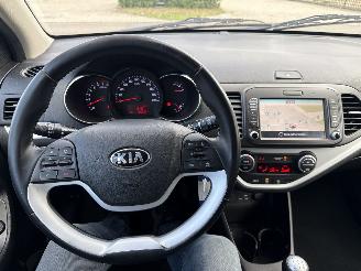 Kia Picanto 1.0 PLUSLINE NAVIGATOR LICHTE ZIJSCHADE! 2016  3999 EURO VAST picture 10