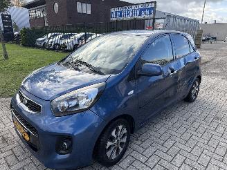 Damaged car Kia Picanto 1.0 PLUSLINE NAVIGATOR LICHTE ZIJSCHADE! 2016  3999 EURO VAST 2016/11