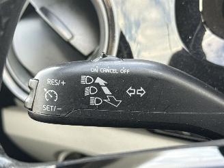 Volkswagen Up! 1.0 HIGH UP! BOUWJAAR 2013 LICHTE SCHADE 3850 EURO picture 13