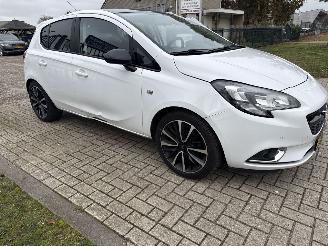Schadeauto Opel Corsa 1.4 AUTOMAAT COLOR EDITION RIJDBAAR BOUWJAAR 2015  3750 EURO 2015/6