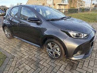damaged passenger cars Mazda 2 1.5 EXCLUSIVE-LINE AUTOMAAT HYBRID BOUWJAAR 2024 12750 EURO 2024/10