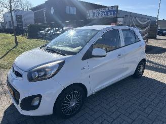 skadebil auto Kia Picanto 1.0 CVVT ECONOMY  AIRCO LICHTE SCHADE! BOUWJAAR 2014 2150 EURO 2014/2