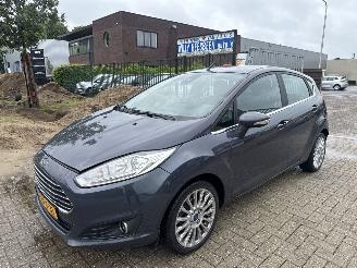 Auto incidentate Ford Fiesta 1.0 TITANIUM 141344 KM RIJDBAAR BOUWJAAR 2014  3200 EURO VAST 2014/10