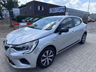 Auto incidentate Renault Clio 1.0 90 EQUILIBRE BOUWJAAR 2023  67945 KM VASTE PRIJS 8900 EURO 2023/4