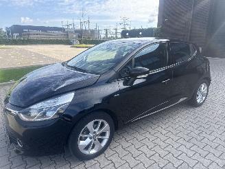 skadebil auto Renault Clio 1.2 COLLECTION 66297 KM LICHTE SCHADE BOUWJAAR 2016 5600 EURO 2016/2
