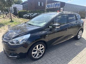 Schadeauto Renault Clio 0.9 LIMITED LICHTE ZIJSCHADE! BOUWJAAR 2018 103945 KM  4999 EURO 2018/8