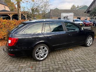 Unfallwagen Skoda Superb 1.6 TDI NAVI CRUISE STOELVERWARMING PDC TREKHAAK 2013/4