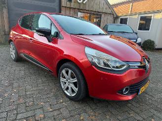 uszkodzony samochody osobowe Renault Clio 0.9 TCE AIRCO NAVI NL AUTO 2014/1
