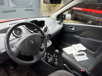 Renault Twingo 1.2 AIRCO CRUISE CENTRAAL picture 17