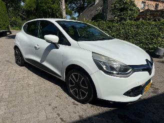 uszkodzony samochody osobowe Renault Clio 1.5DCI 5DRS AIRCO NAVI 2015/7